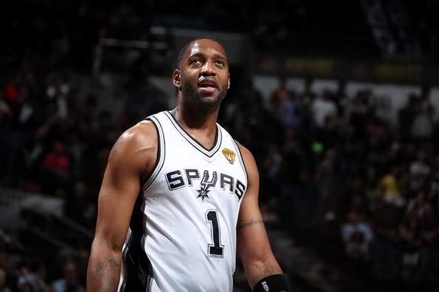 劳森15+12齐麟15分新疆力克首钢 张才仁24分