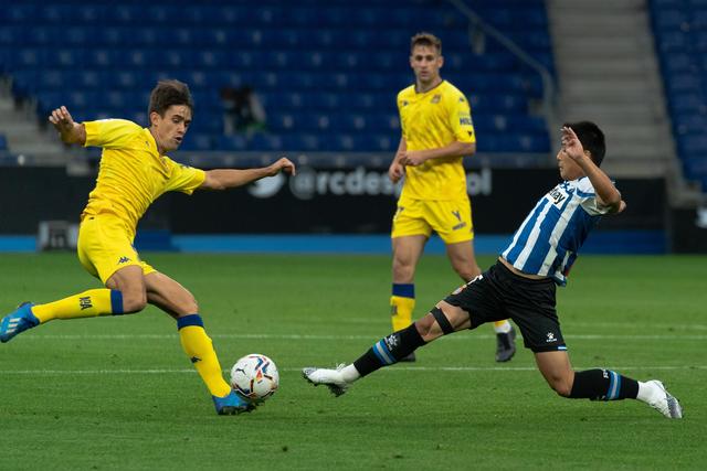 班凯罗36分魔术送尼克斯4连败 黄蜂擒鹰3连胜